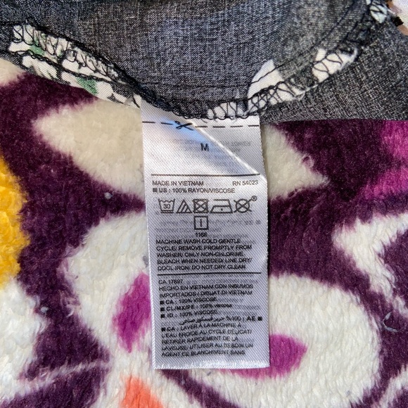 Old Navy Size Medium Flowy Black Floral Shirt - Picture 3 of 3